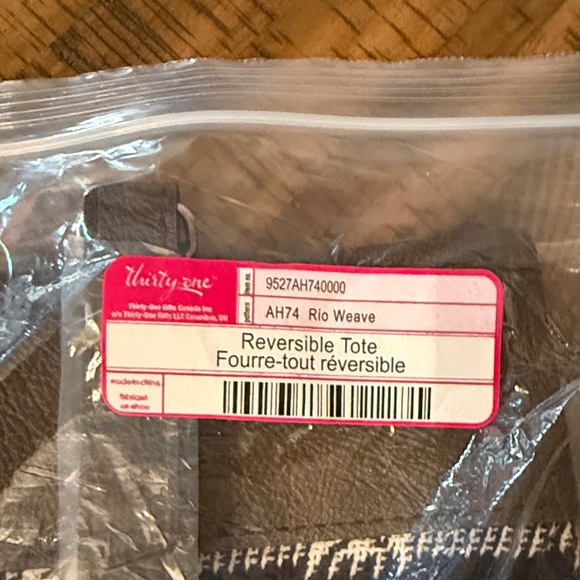 Thirty-One Reversible Tote - Picture 4 of 4